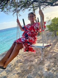 Wonen en werken op Aruba, Karin Rutjes, betoverend eiland, tweede thuis, "de entourage", collega's verwelkomen.